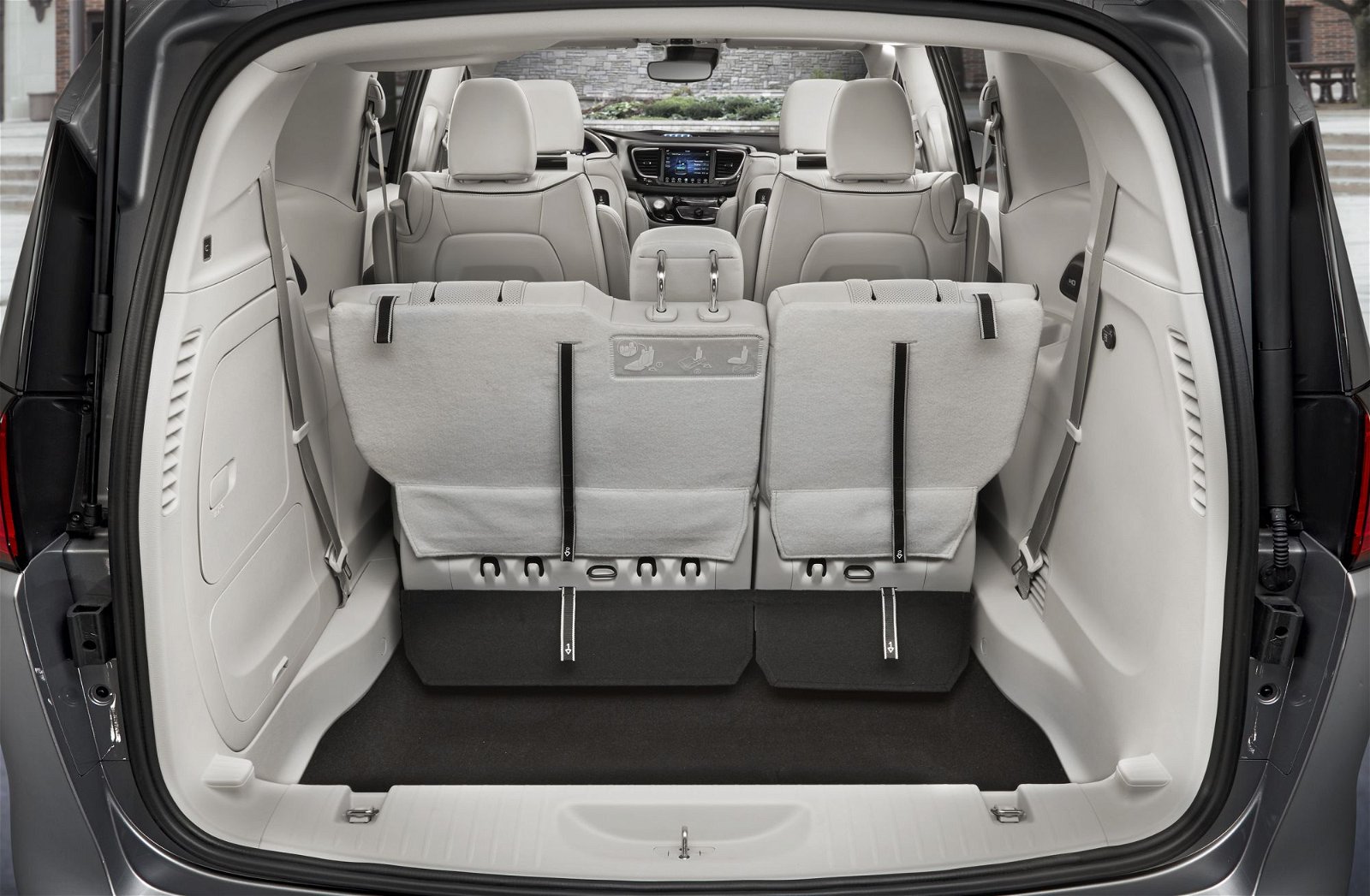 chrysler pacifica 7 seater