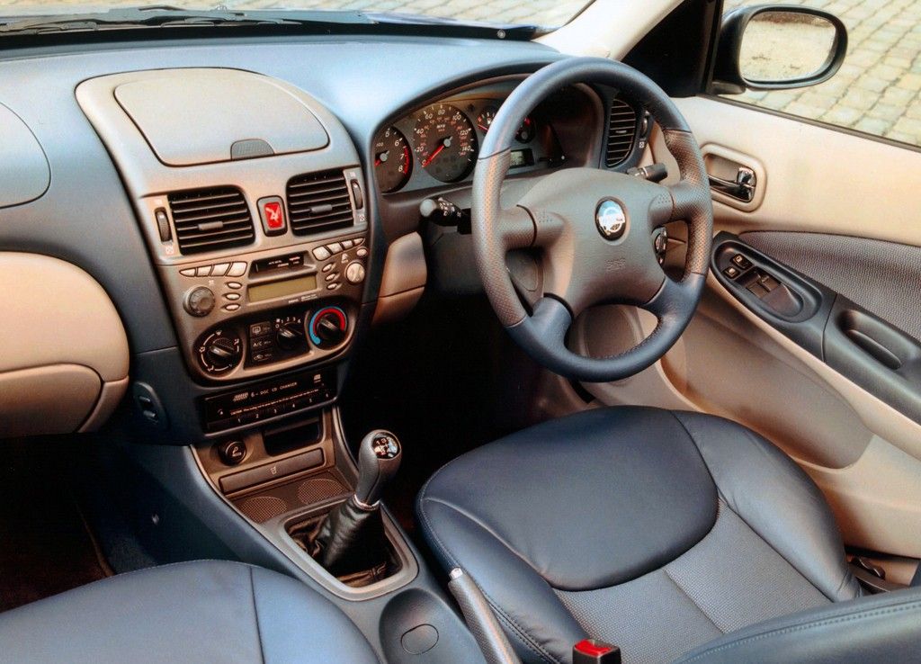 Inevitable Larva del moscardón 945 consola central nissan almera