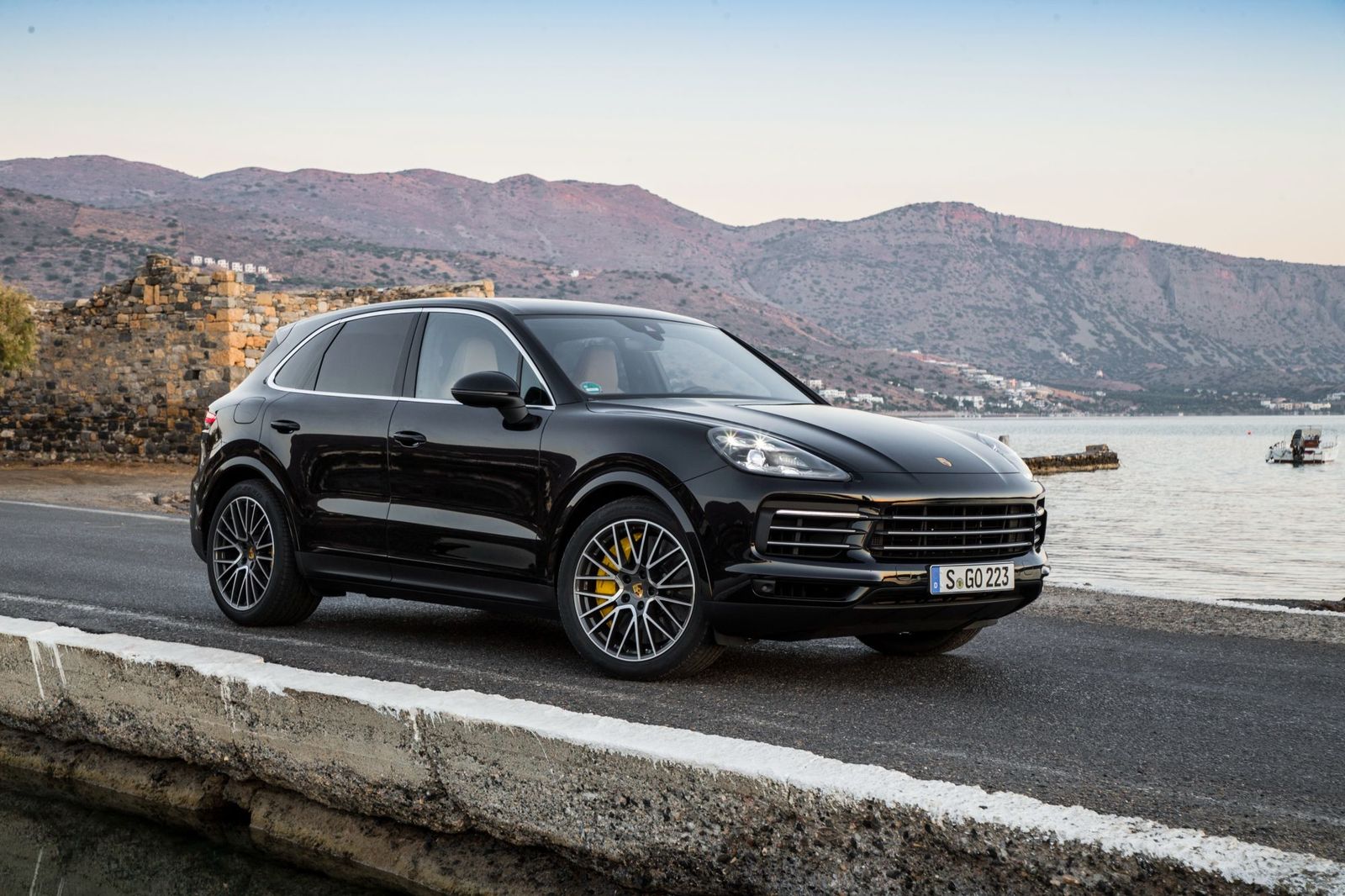 Porsche Cayenne Porsche Cayenne S Turbo Suv 2018 05