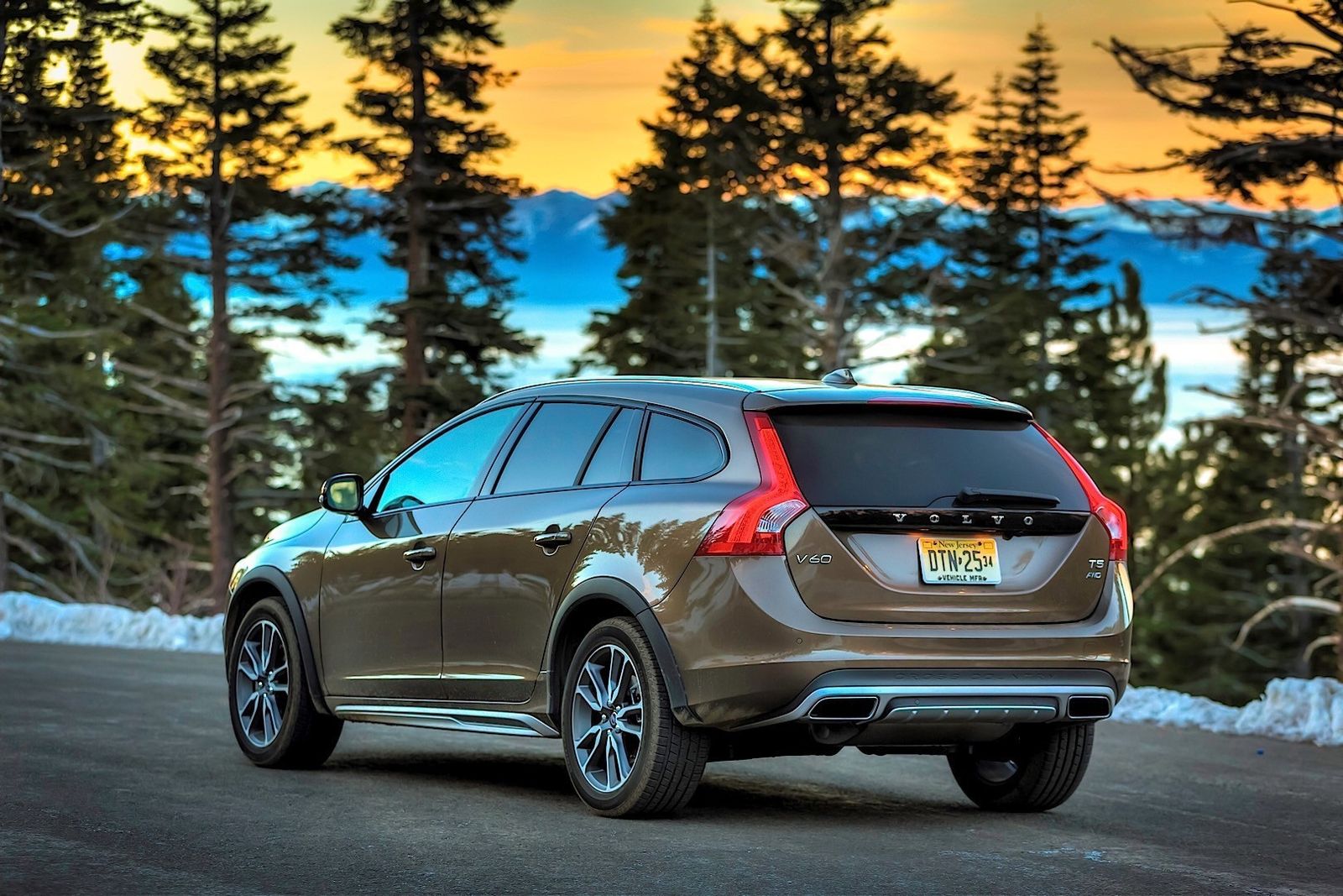 Volvo V60 Cross Country Volvo V60 Cross Country