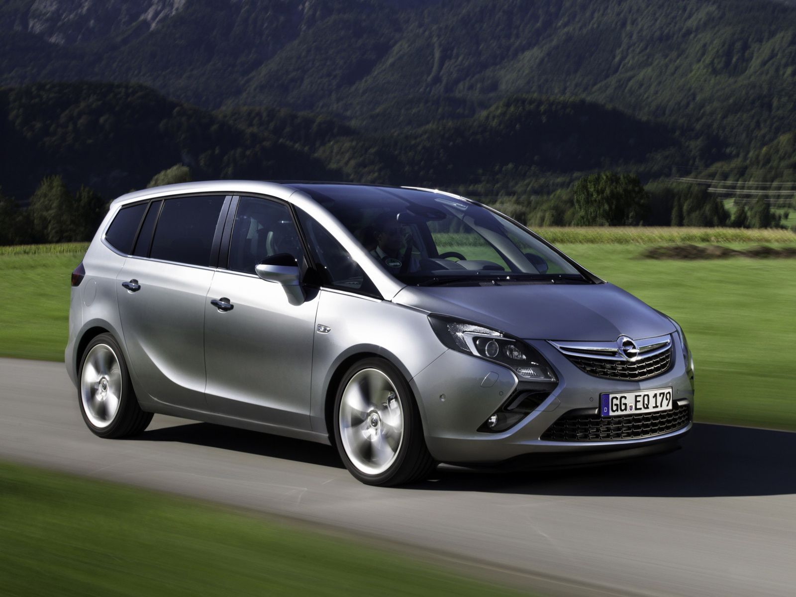 Купить опель зафира б дизель. Opel Zafira Tourer. Опель Зафира минивэн. Opel Zafira c. Zafira c Tourer.