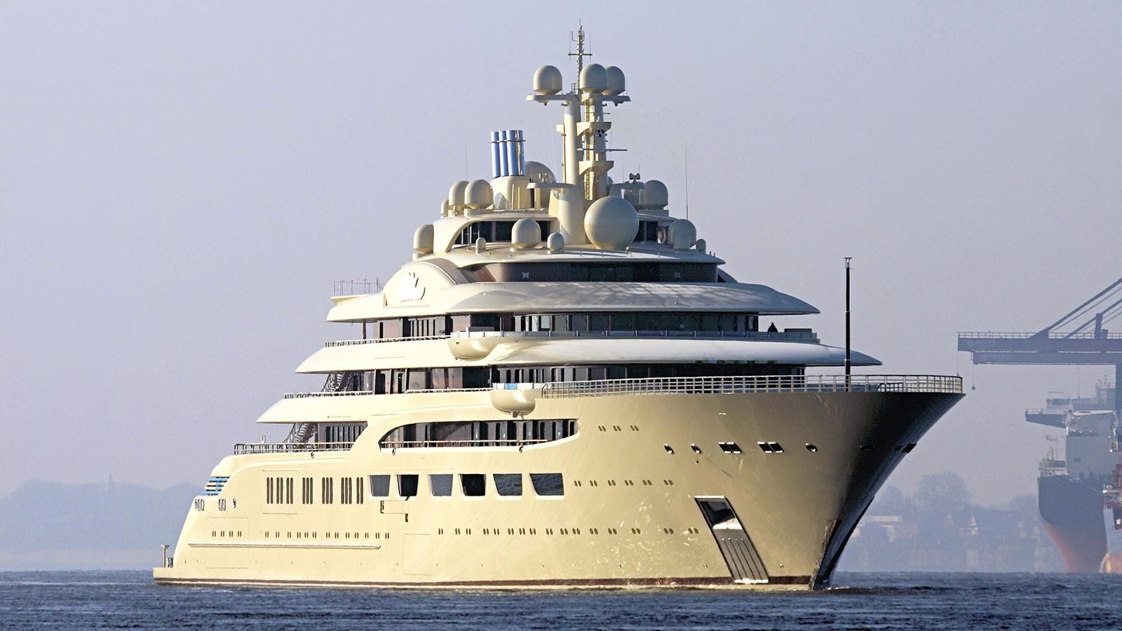 dilbar yacht gross tonnage