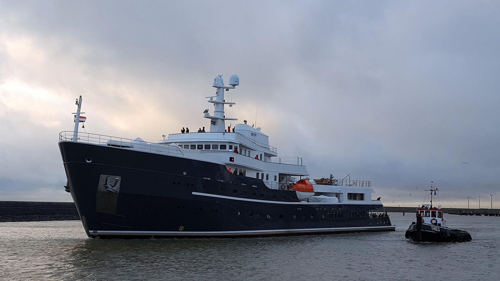 ice breaking yacht