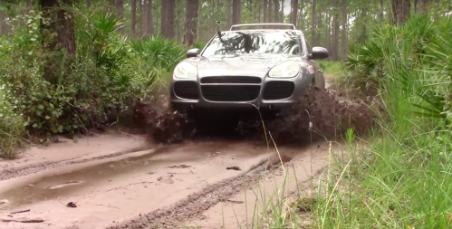 First-Gen Porsche Cayenne Turbo Goes Off-Roading, Comes Out Muddy but Victorious