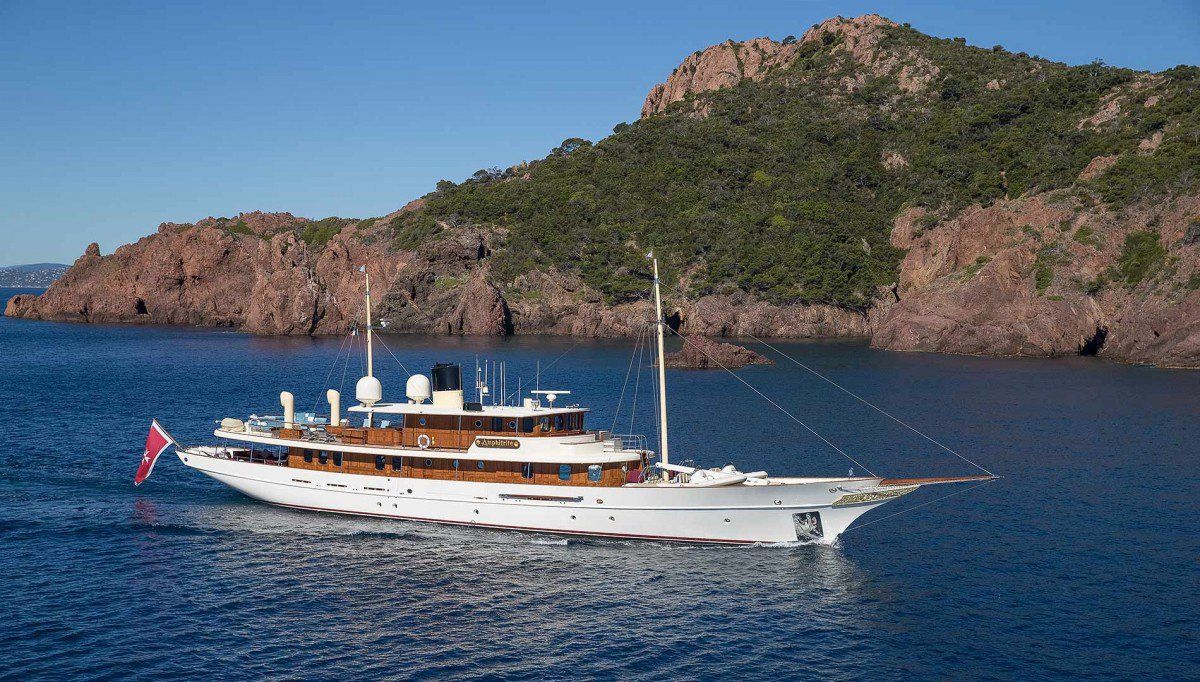 jk rowling motor yacht