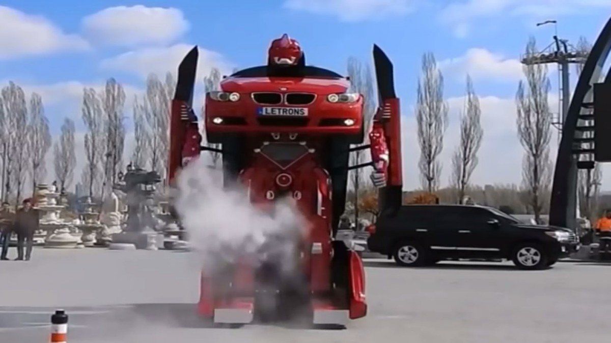 Real fullscale BMW Transformer shows us its moves