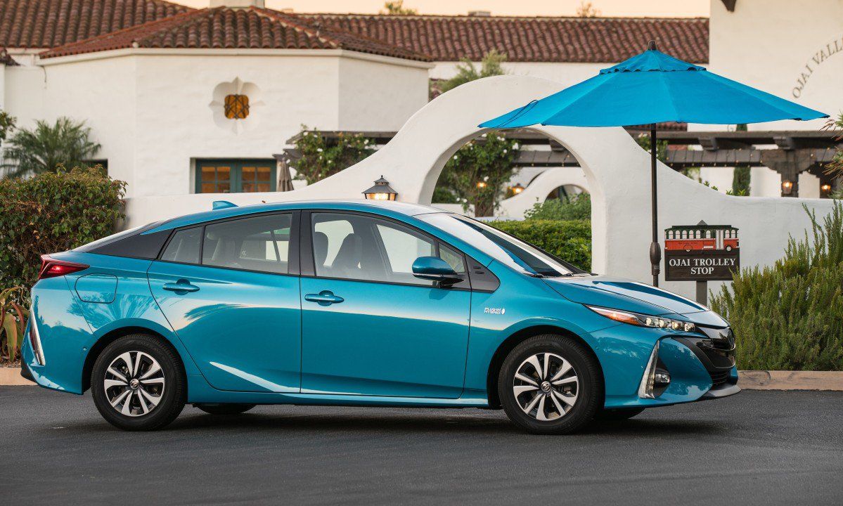Toyota To Recall 320 000 Prius Hybrids Over Faulty Parking Brake