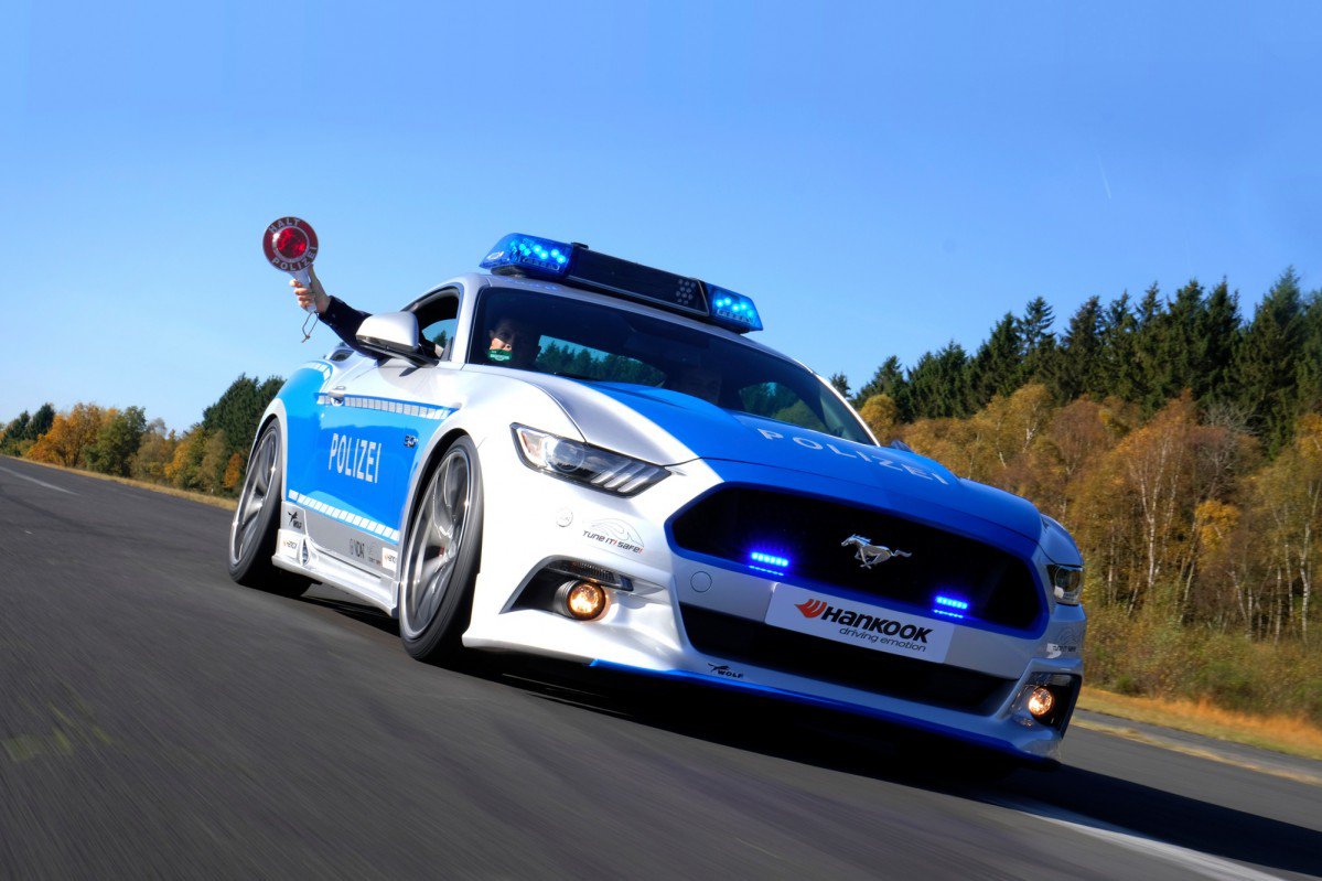 the-ford-mustang-gt-looks-good-in-german-police-uniform