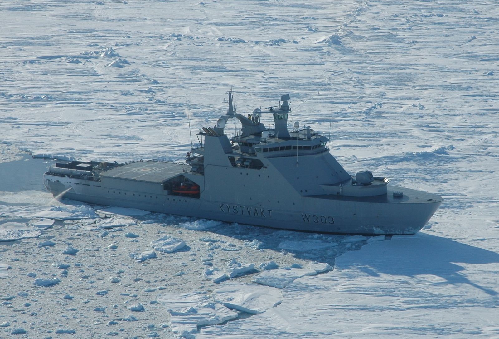 Life Inside World's Largest 75.000 h.p. Icebreaker in Middle of the Arctic  