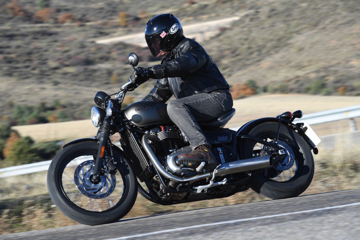 Triumph Bonneville Bobber Test: So Cool, So Comfortable