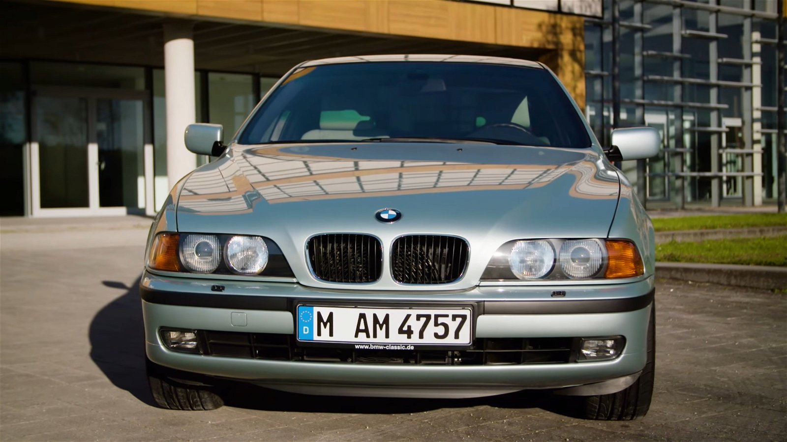 Video: The Bmw 5 Series E39 (1995-2004) Through The Years | Drivemag Cars