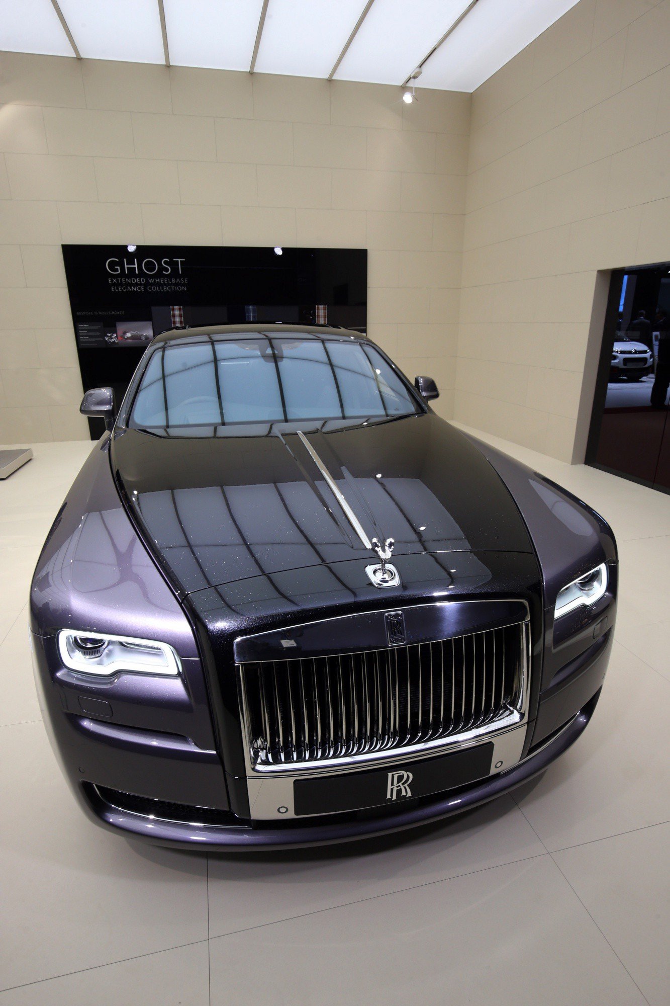 The Paint On This RollsRoyce Contains Dust From 1000 Ground Up Ethically  Sourced Diamonds