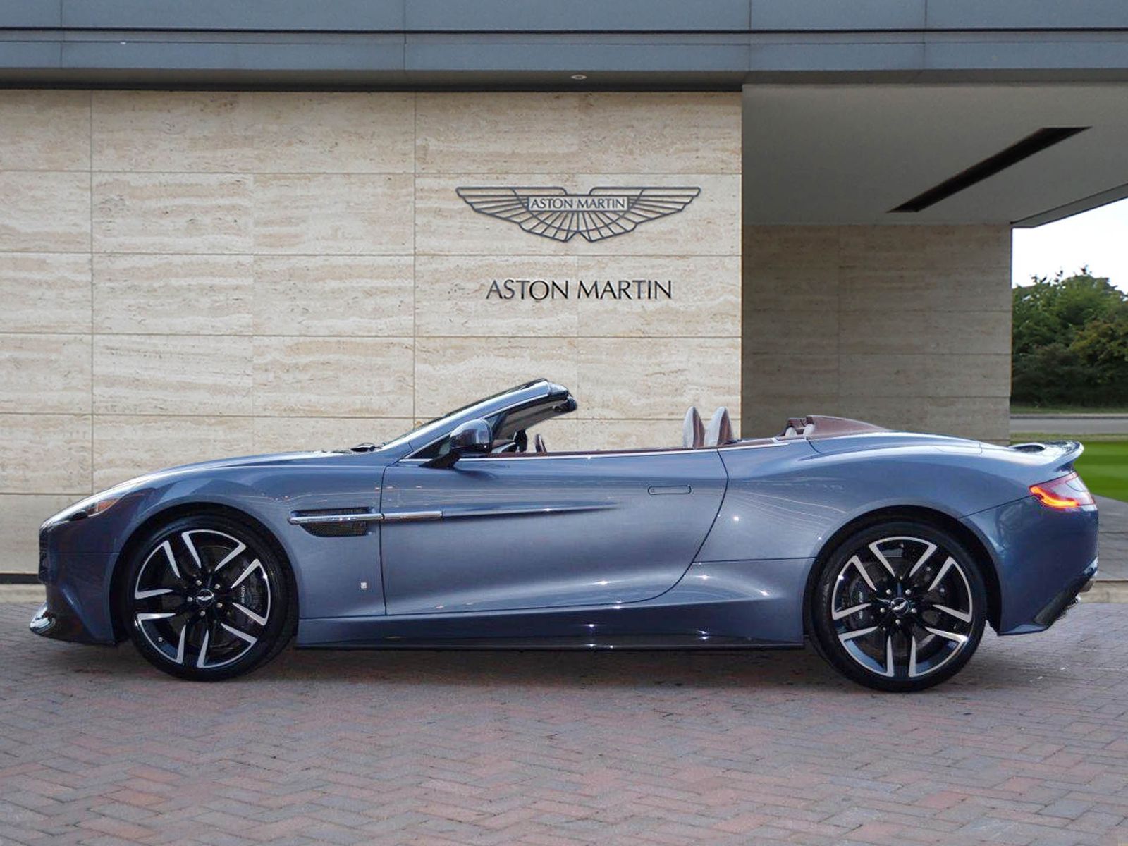 Aston Martin Vanquish кабриолет