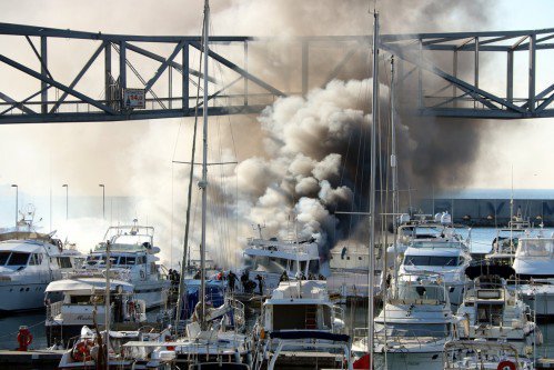 Ten yachts damaged by fire in Barcelona port