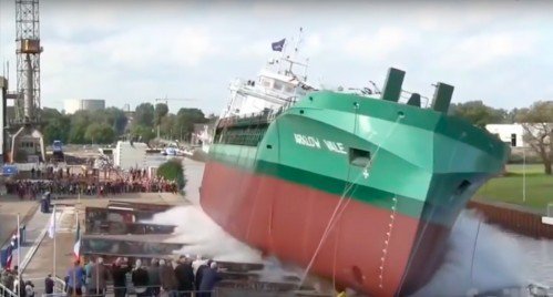 Video: Boat launch failures are weirdly satisfying to watch