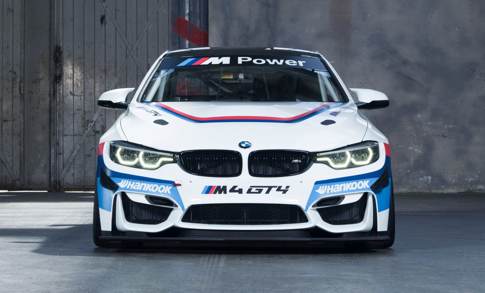 Meet BMW M4 Coupé's racing cousin, the M4 GT4 | DriveMag Cars