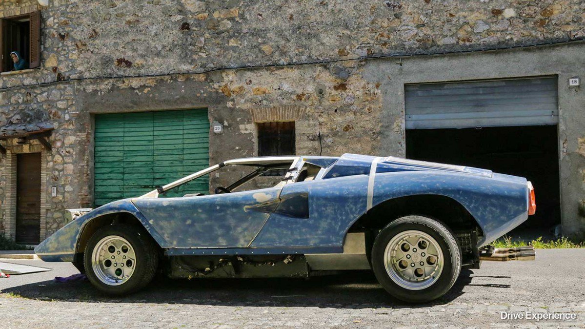 This Guy Is Building A Lamborghini Countach Replica And It S Awesome