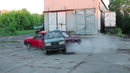Fidget spinner taken to next level using cars in Russia