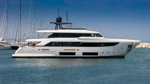 Custom Line Navetta 33 launched in Italy