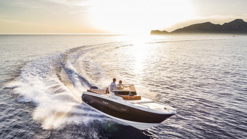The new Invictus 240CX powerboat will be unveiled at Cannes Yachting Festival