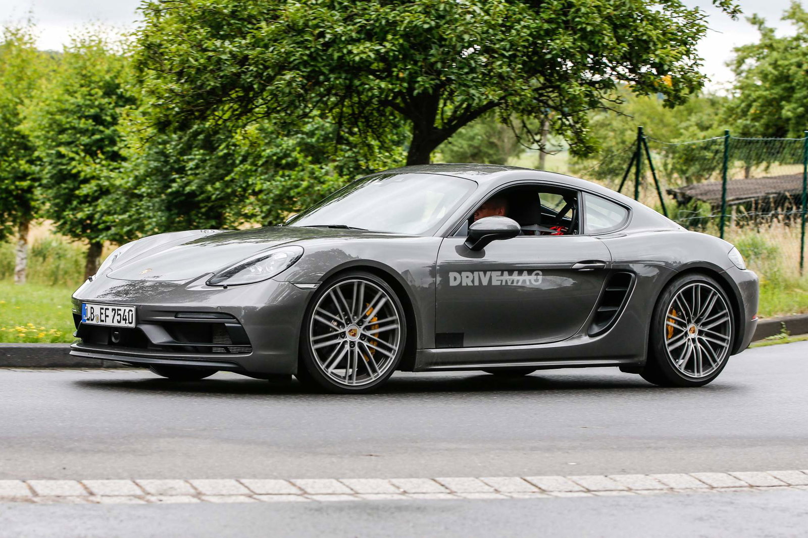 2018 Porsche 718 Cayman GTS is not shy to show its stronger muscles