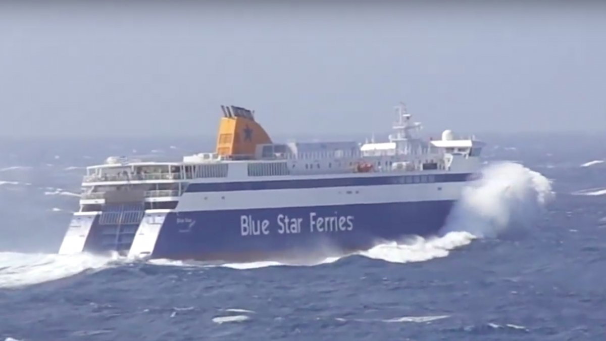 Video Watch some extreme ferry boardings in Greece