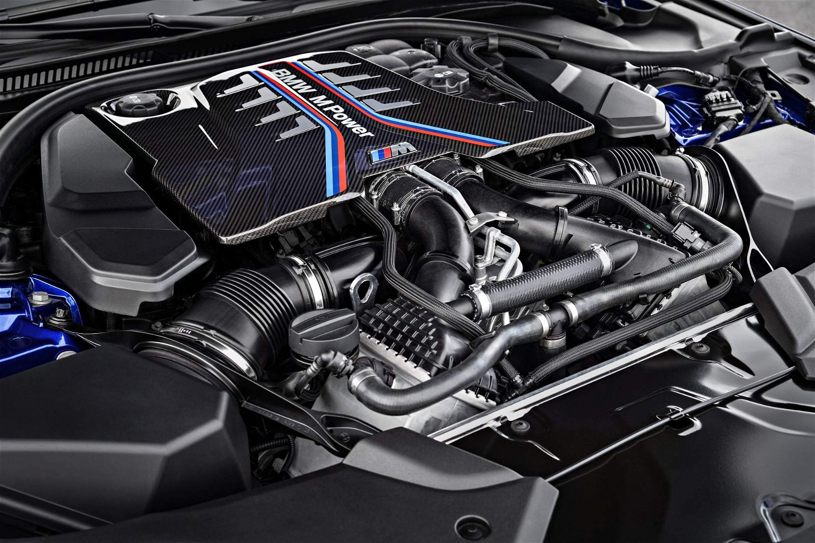 2018 BMW M5 engine bay