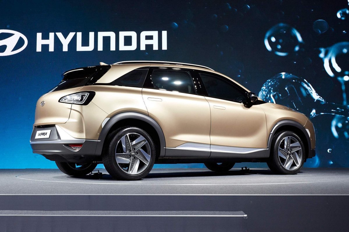 Hyundai previews its nextgeneration fuel cell SUV ahead of early 201...