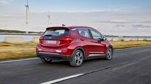 Opel Ampera-e can crawl for 750 kilometers on a single charge, experiment shows