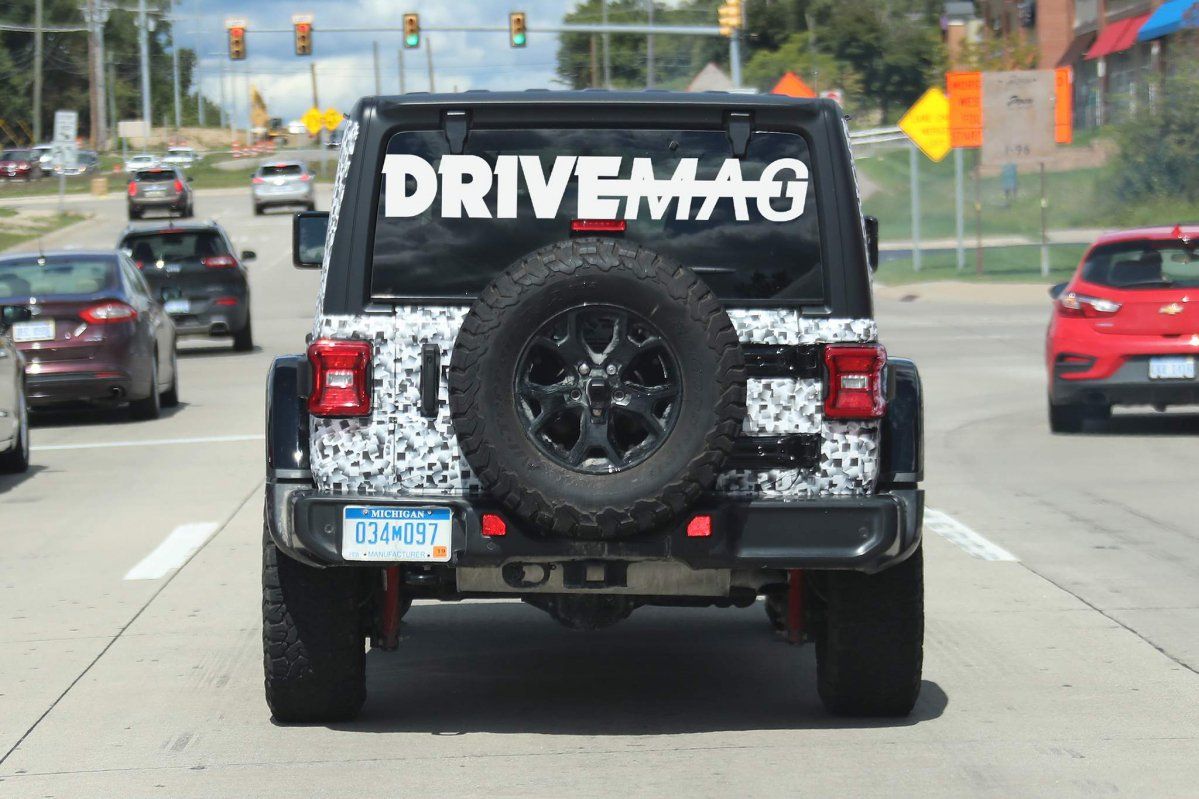 2018 Jeep Wrangler Rubicon spied sporting minimal camo