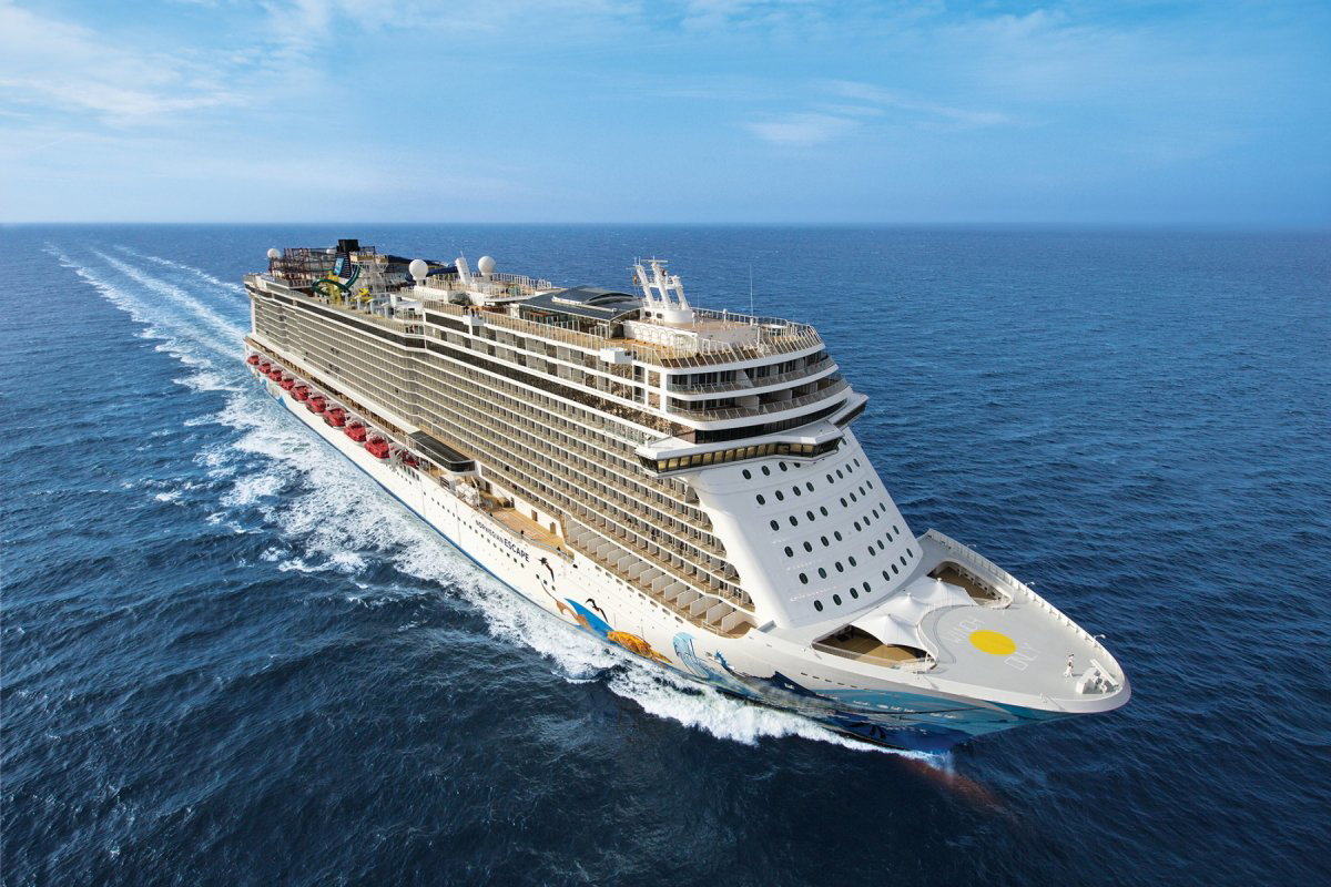 Norwegian Escape cruise ship escapes Hurricane Irma on a cruise to no...