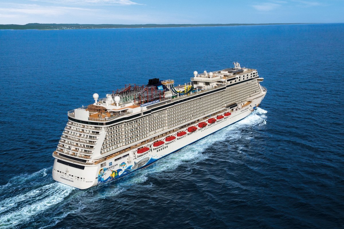 Norwegian Escape cruise ship escapes Hurricane Irma on a cruise to no...