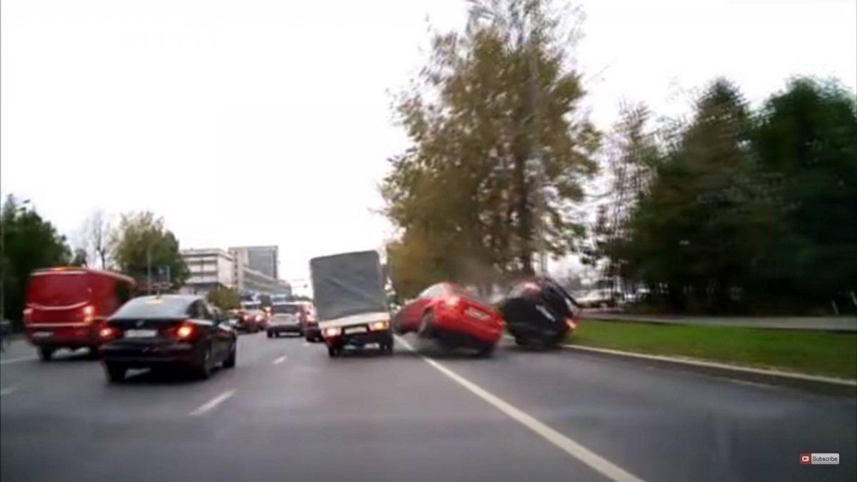 Spectacular Crash Involving Mitsubishi Lancer Evo Ix