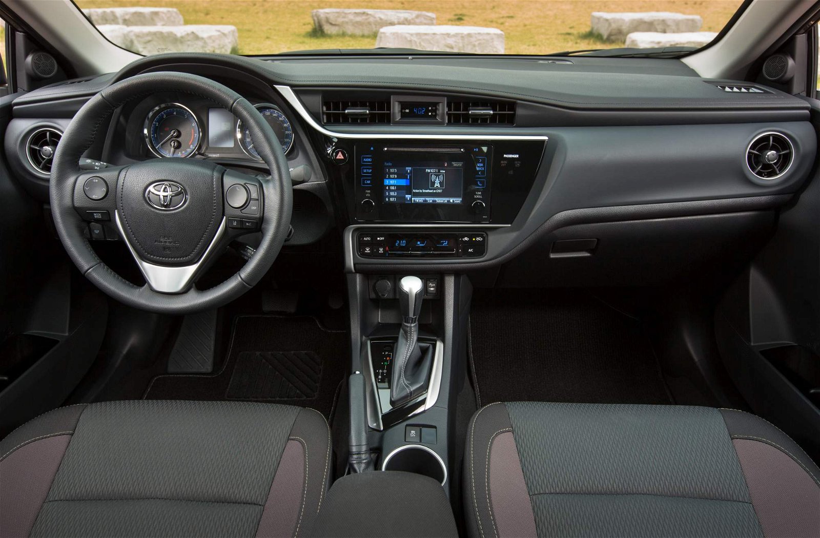 2017-Toyota-Corolla-interior