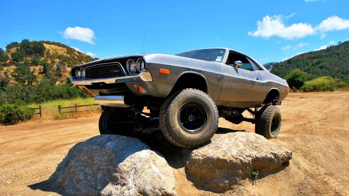 Dodge challenger 4x4