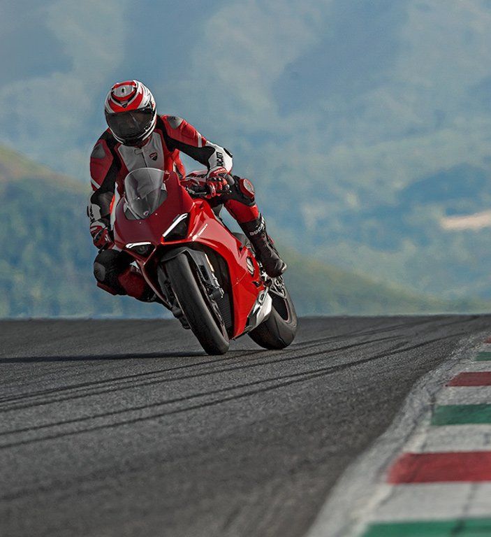 Ducati Panigale V4 unveiled. Brutal and brilliant