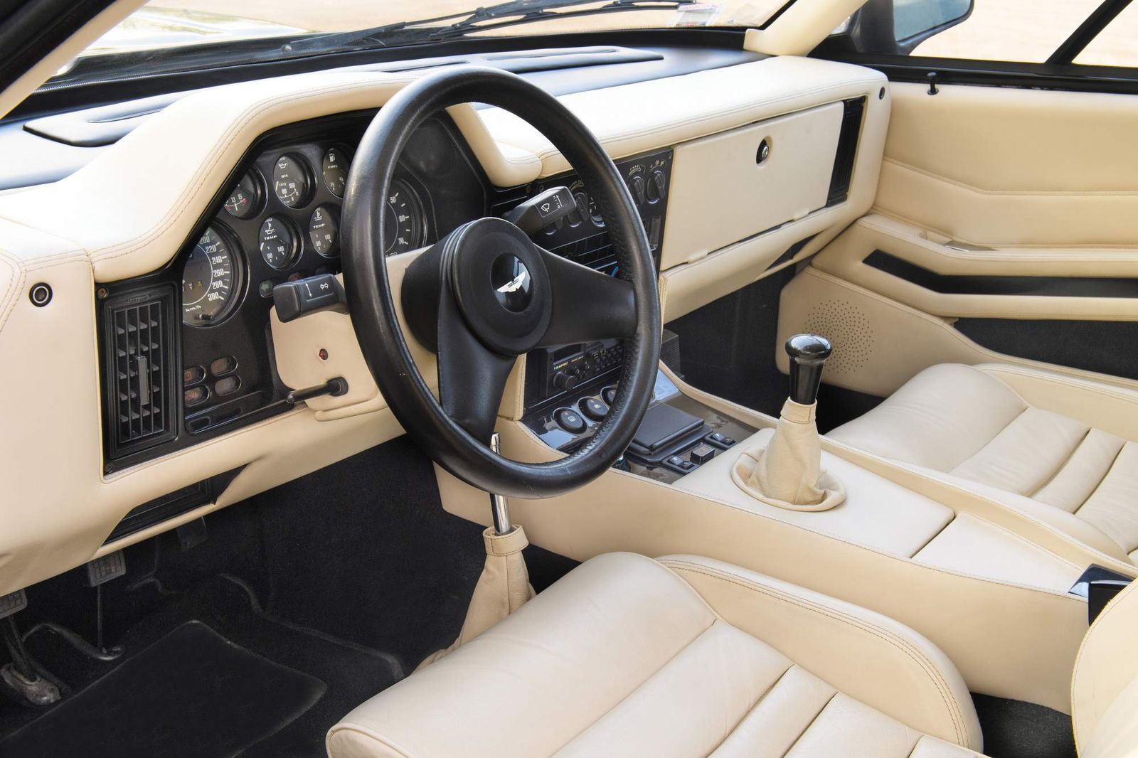 1986-Aston-Martin-V8-Vantage-Zagato-6