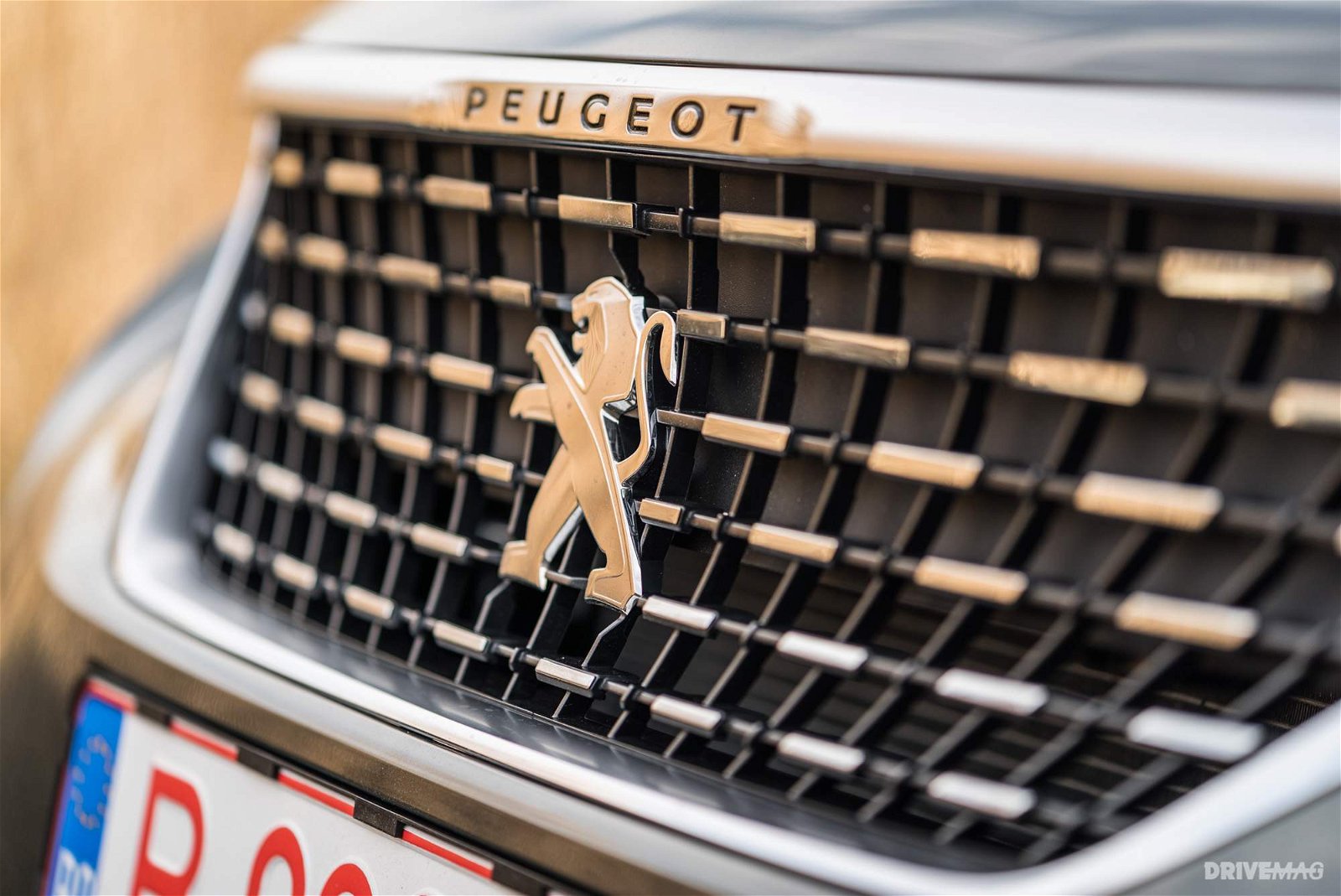 2017-Peugeot-5008-GT-11
