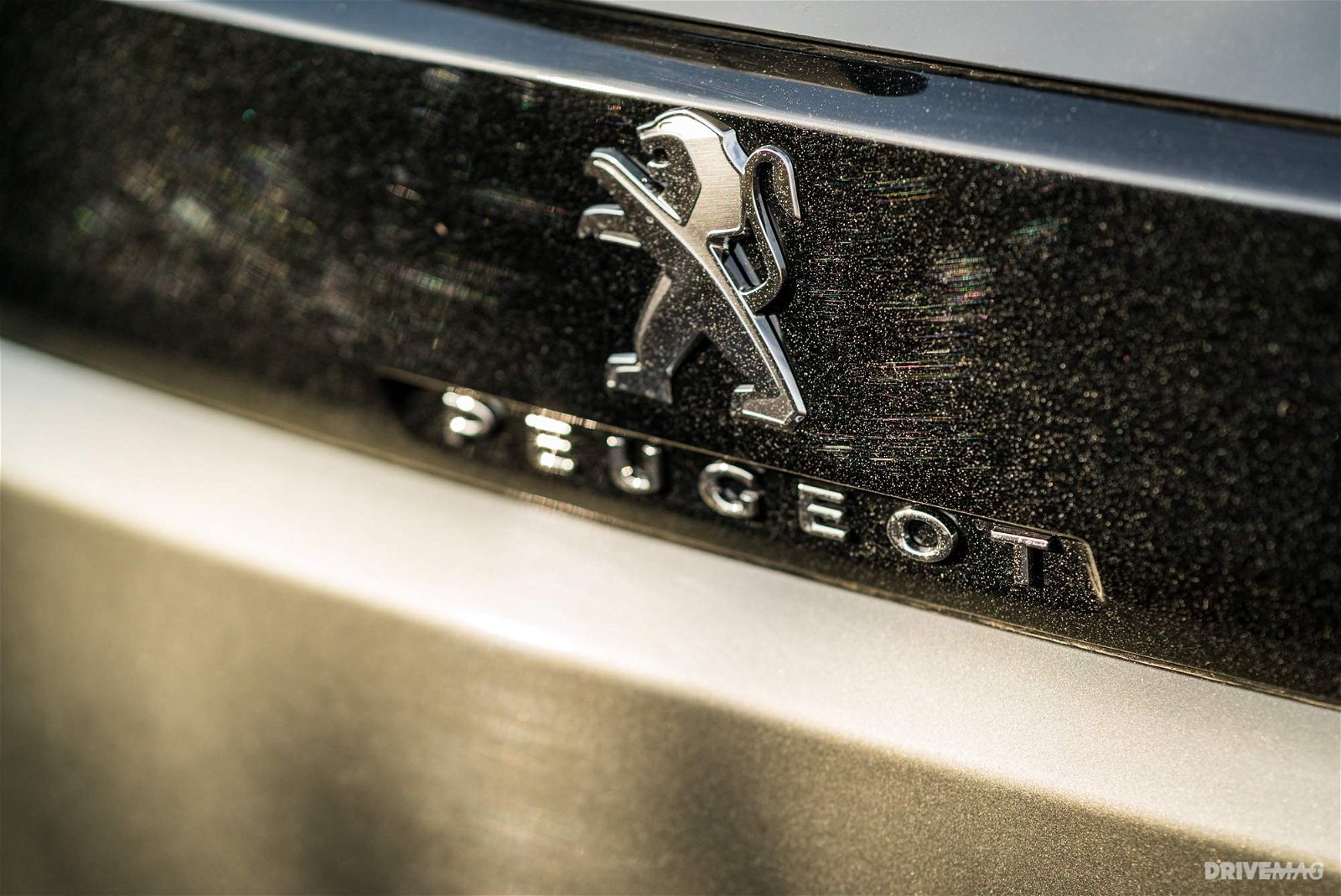 2017-Peugeot-5008-GT-9