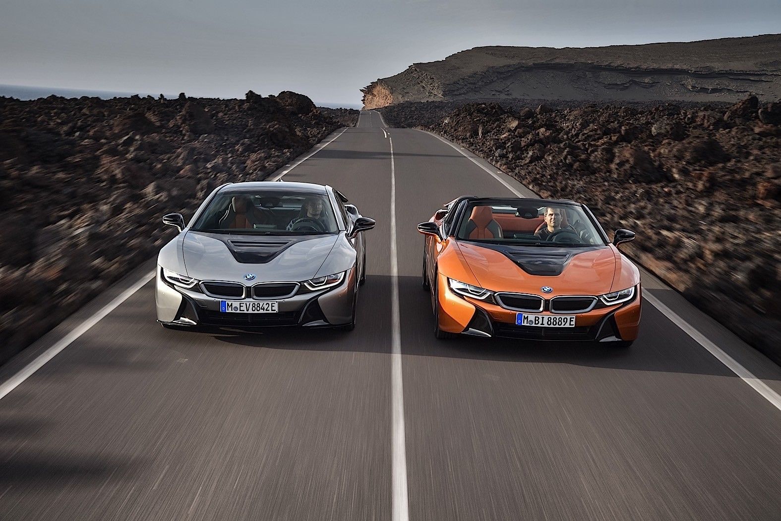 2018-bmw-i8-coupe-gets-a-roadster-brother-and-more-electric-range_7