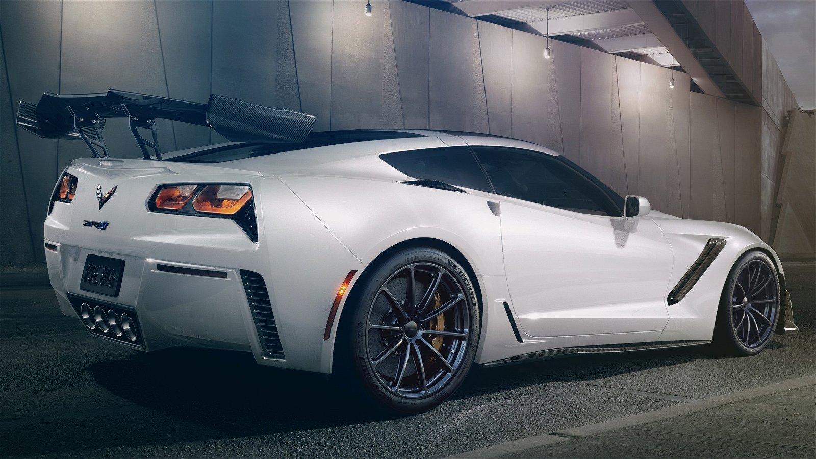 2019-zr1-corvette-hennessey-performance-white-wheels-rear