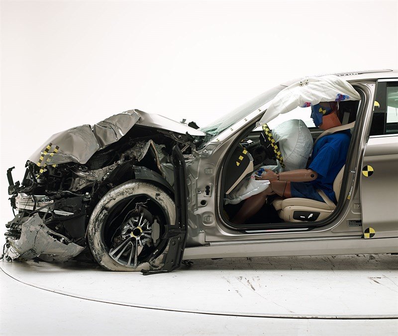 BMW-5-Series-IIHS-small-overlap-front-driver-side-test-1