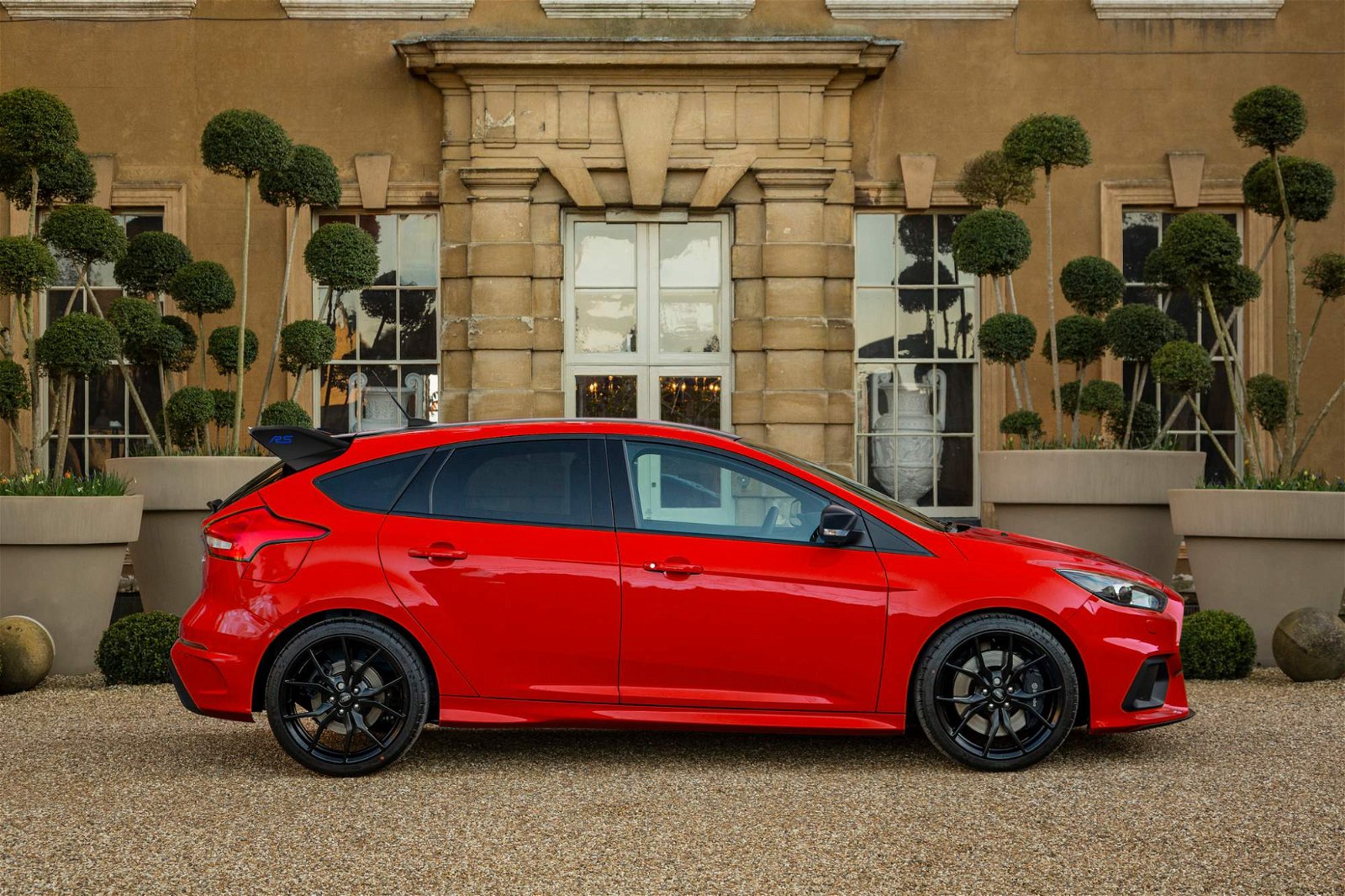 Ford-Focus-RS-Red-Edition-1