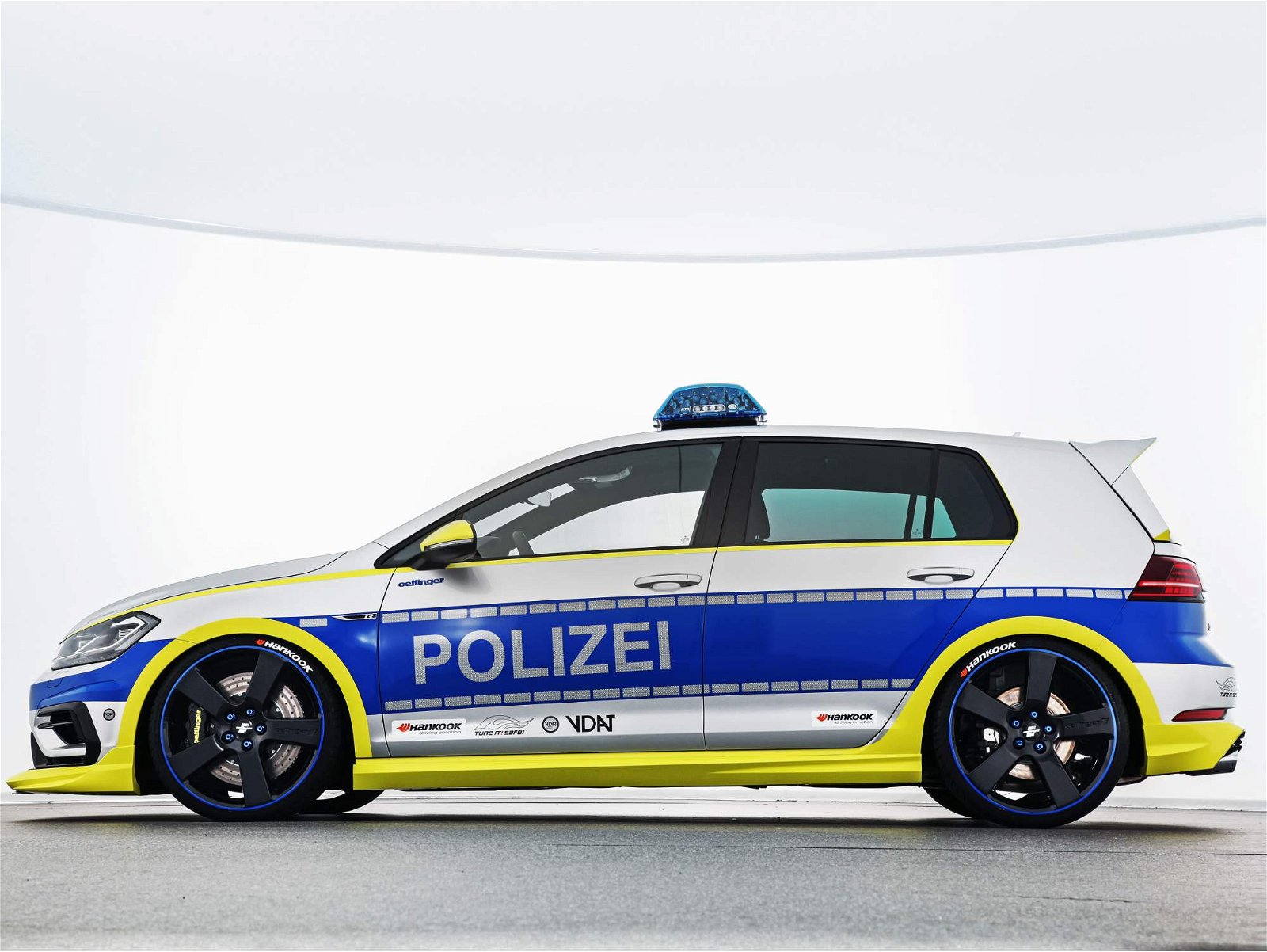 Oettinger-Volkswagen-Golf-400R-Tune-it-Safe-Concept-10