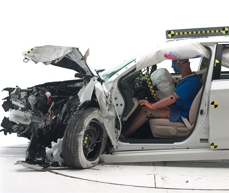 Subaru-Legacy-IIHS-small-overlap-front-driver-side-test-1