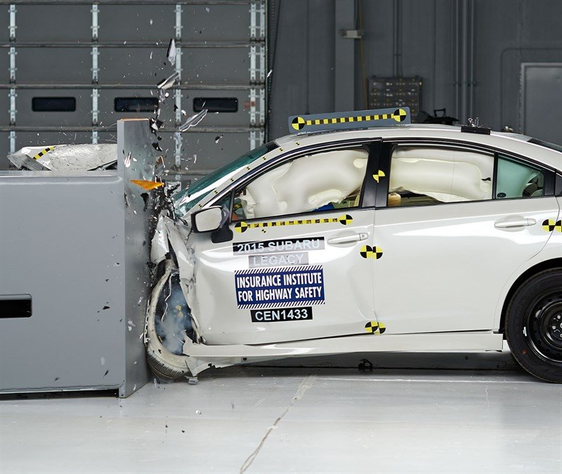 Subaru-Legacy-IIHS-small-overlap-front-driver-side-test-4