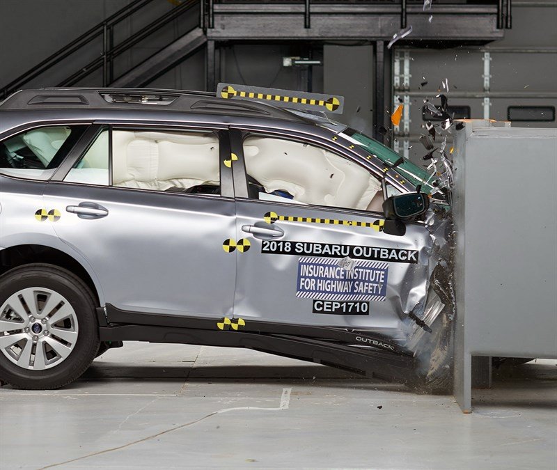 Subaru-Outback-IIHS-small-overlap-front-passenger-side-test-1