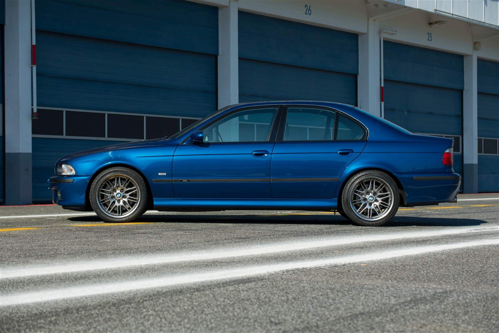 BMW-M5-E39-4