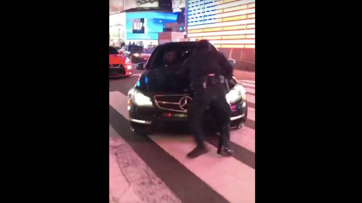Mercedes Amg C63 Driver Attempts To Run Over Cop In Times Square Manages To Escape