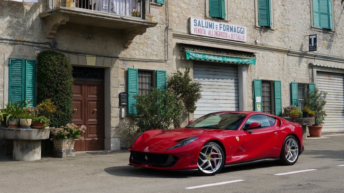 ferrari v12 superfast